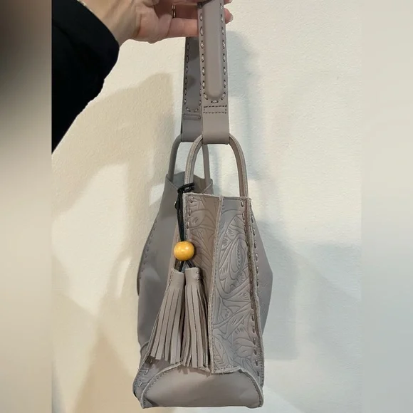 The Sak Los Feliz Leather Hobo Bag Dove Gray | Embossed Boho Tassel Purse | NWOT - Picture 6 of 11
